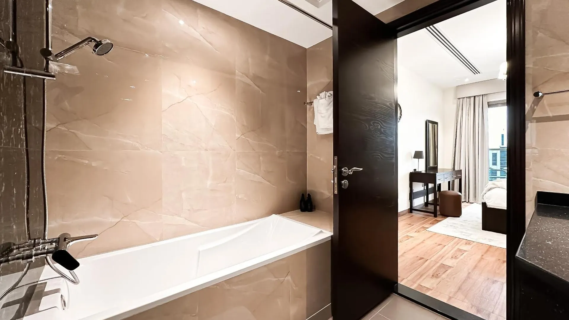 Trophy Sunset Serenity Suite In Downtown With Panromic Skyline Views Dubai Apartment