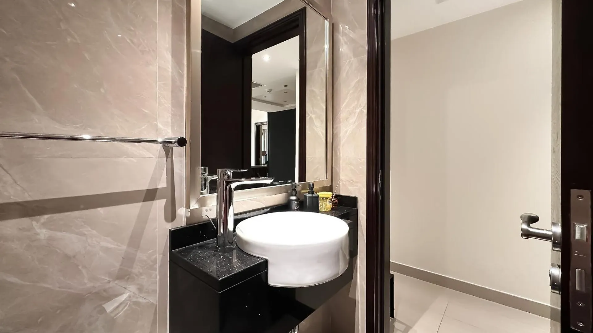 Apartment Trophy Sunset Serenity Suite In Downtown With Panromic Skyline Views Dubai